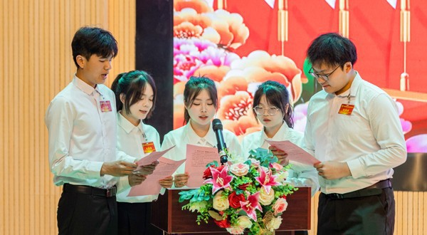中欧app电话客服解决方案,在线获取中欧app联系方式第四次学生代表大会胜利召开